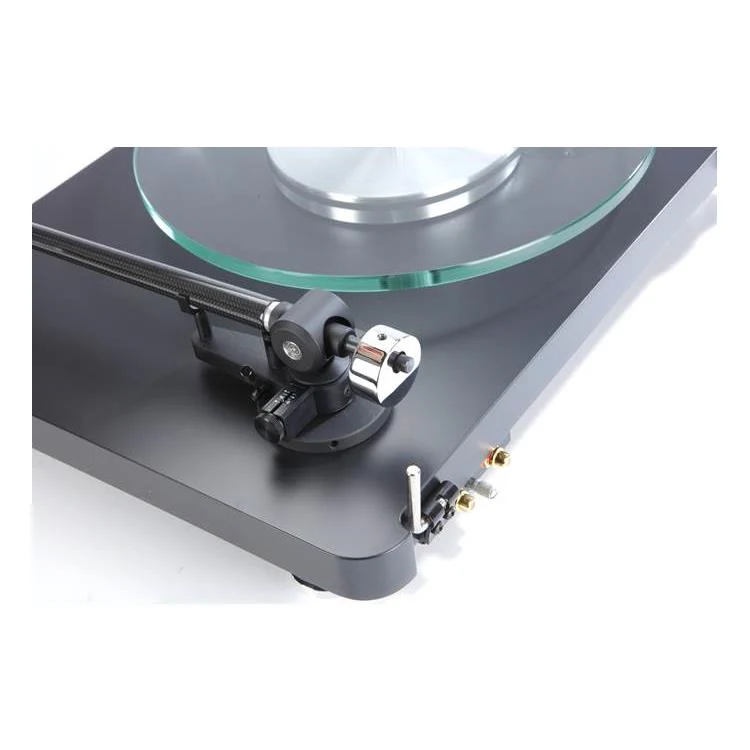 NAD C 588 Manual belt-drive turntable with factory-installed moving magnet phono cartridge - Image 3