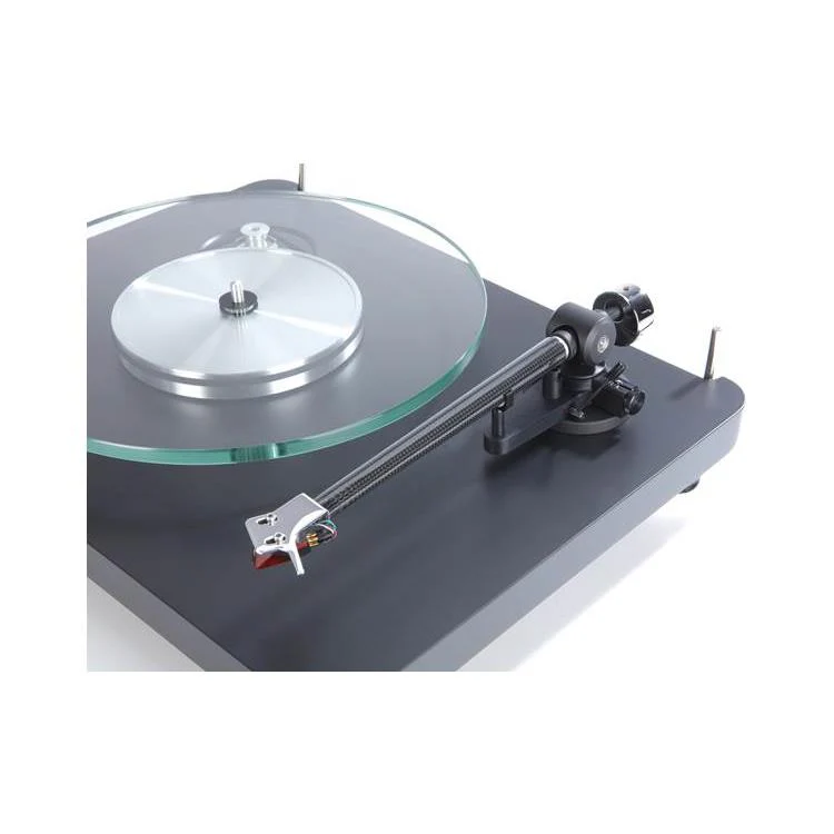 NAD C 588 Manual belt-drive turntable with factory-installed moving magnet phono cartridge - Image 5